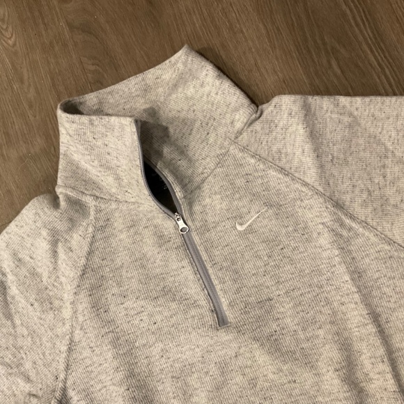 Nike half zip collared sweater, gray knitted material - Picture 2 of 2